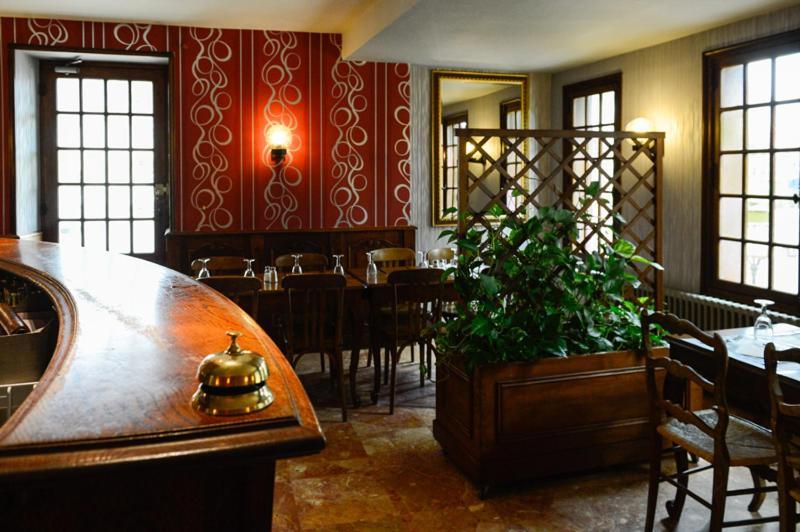 Logis Hotel Restaurant De La Poste Le Mêle-sur-Sarthe Exteriér fotografie
