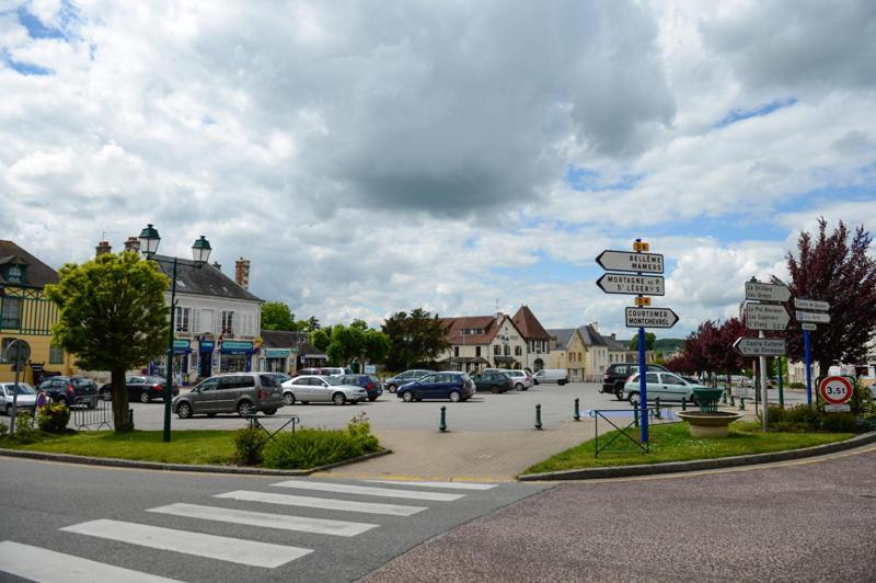 Logis Hotel Restaurant De La Poste Le Mêle-sur-Sarthe Exteriér fotografie