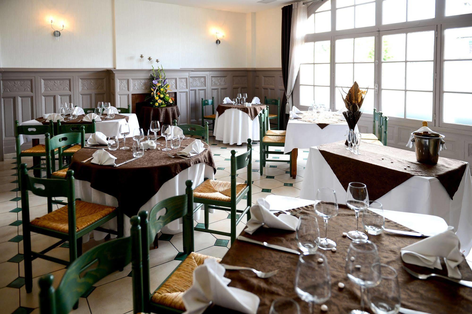 Logis Hotel Restaurant De La Poste Le Mêle-sur-Sarthe Exteriér fotografie