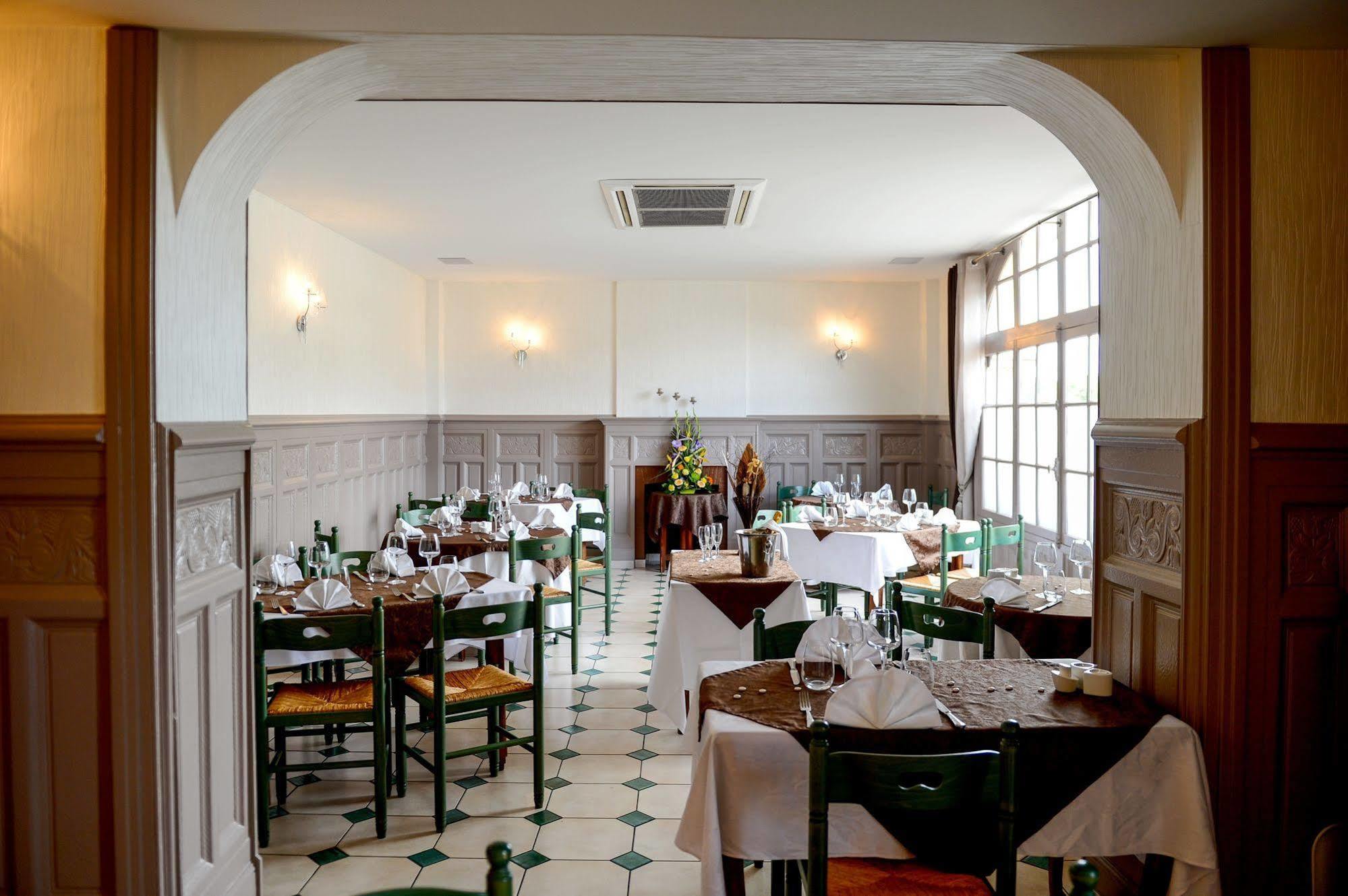 Logis Hotel Restaurant De La Poste Le Mêle-sur-Sarthe Exteriér fotografie